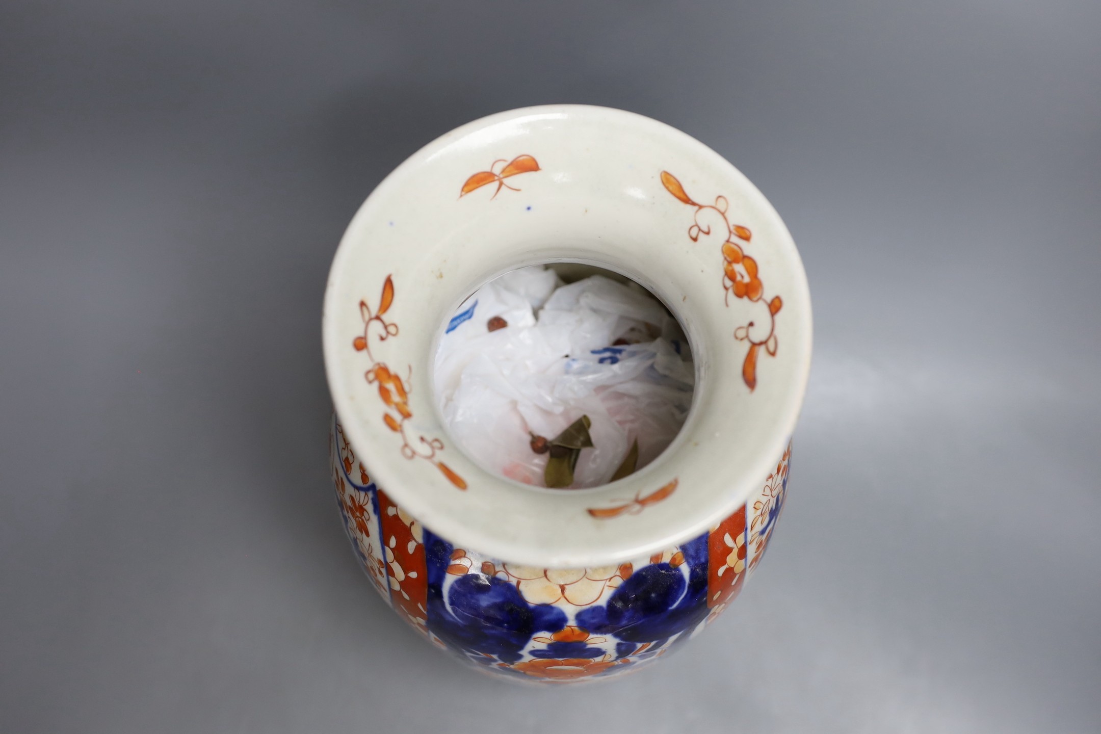 Four Japanese Imari dishes and a vase, vase 31 cms high. (5)
